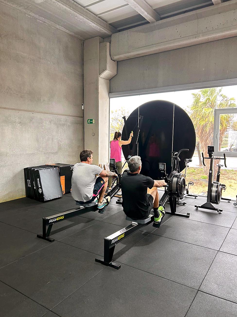 Remo Concept2 y SkiErg junto al ventanal